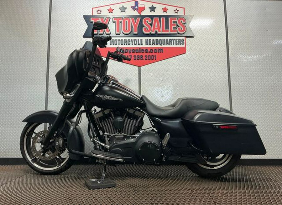 2016 Harley-Davidson Street Glide Base
