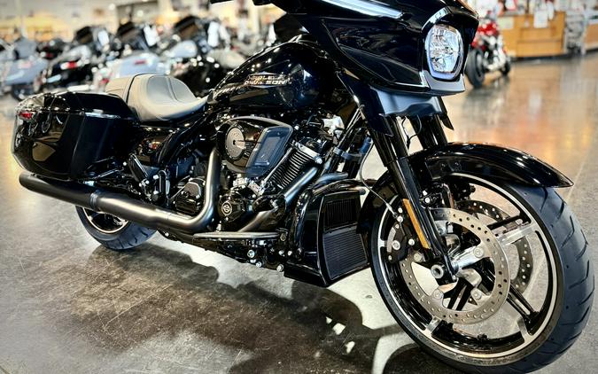 2026 Harley-Davidson® Street Glide® Vivid Black Black Trim