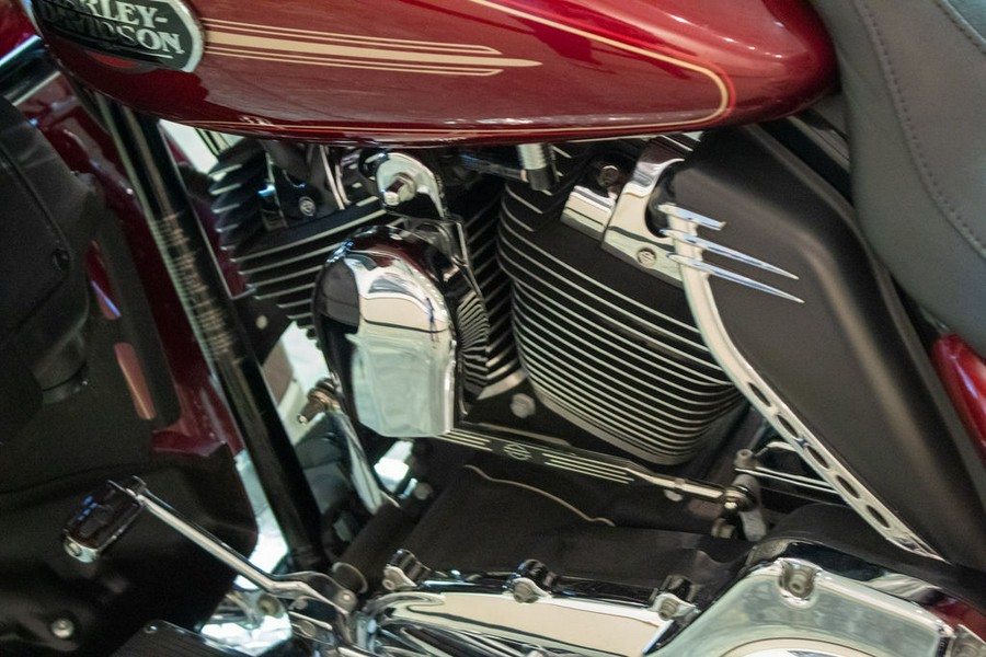 2010 Harley-Davidson® FLHTCU - Ultra Classic® Electra Glide