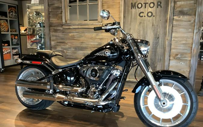 Harley-Davidson® Fat Boy® 2026 FLFB S18-26 Vivid Black Chrome Trim