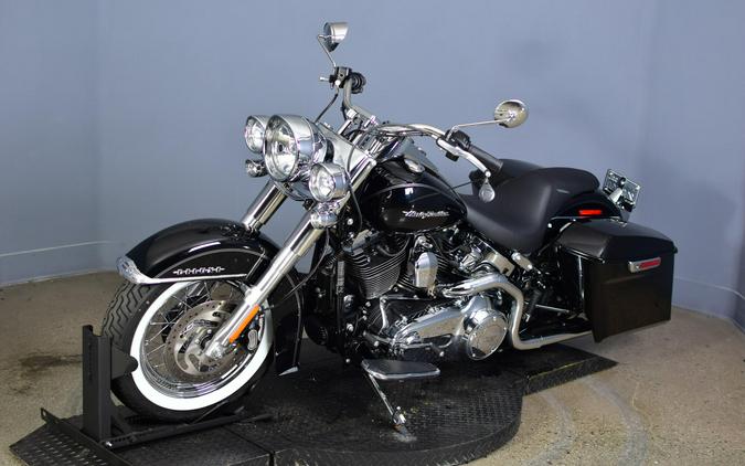 2017 Harley-Davidson Softail Deluxe Vivid Black