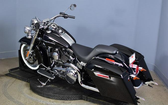 2017 Harley-Davidson Softail Deluxe Vivid Black