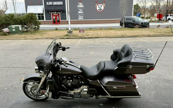 2017 Harley-Davidson® Ultra Limited Two-Tone Charcoal Denim/Black Denim