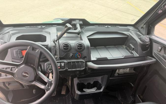 2025 Can-Am Defender DPS CAB HD9