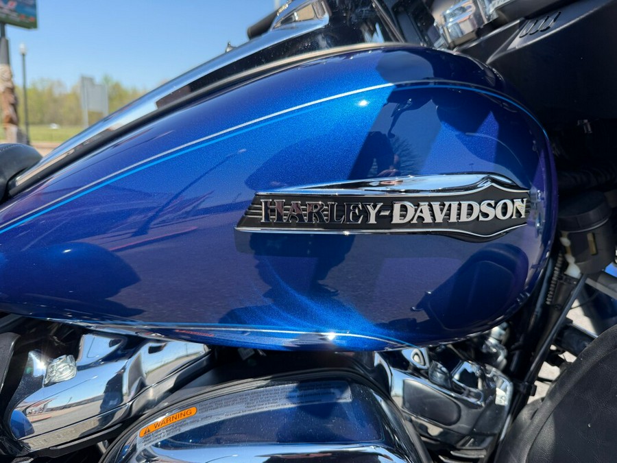 2017 Harley-Davidson® Tri Glide® Ultra Superior Blue