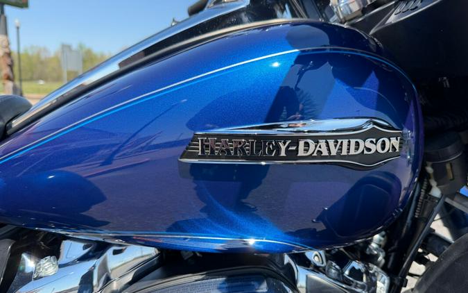 2017 Harley-Davidson® Tri Glide® Ultra Superior Blue