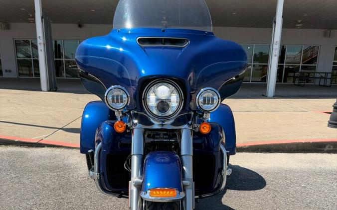 2017 Harley-Davidson® Tri Glide® Ultra Superior Blue