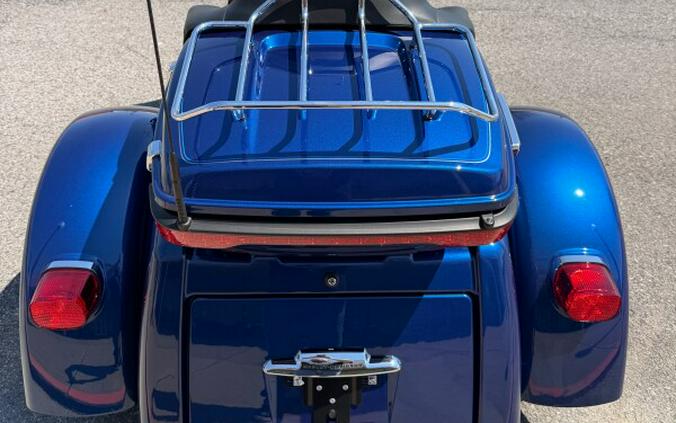 2017 Harley-Davidson® Tri Glide® Ultra Superior Blue