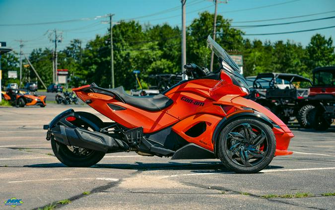 2016 Can-Am® Spyder® ST-S 5-Speed Semi-Automatic (SE5)