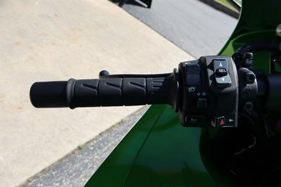 2015 Kawasaki Ninja® ZX™-14R ABS