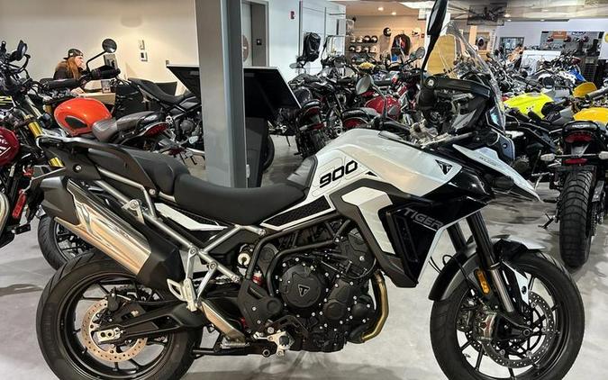 2025 Triumph Tiger 900 GT Pro Snowdonia White / Sapphire Black