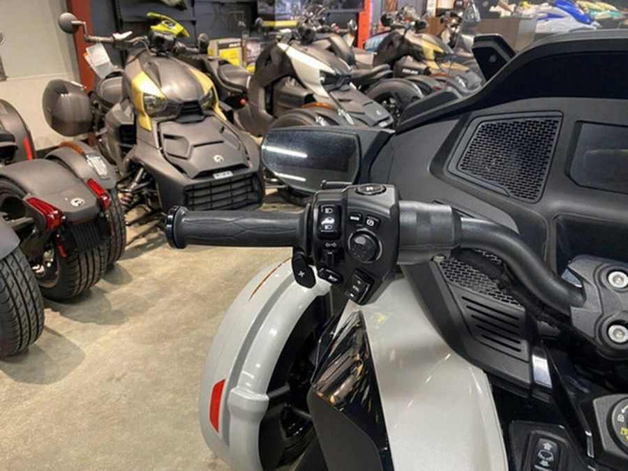 2021 Can-Am® Spyder® RT SE6