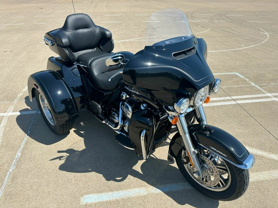 2024 Harley-Davidson Tri Glide Ultra Vivid Black