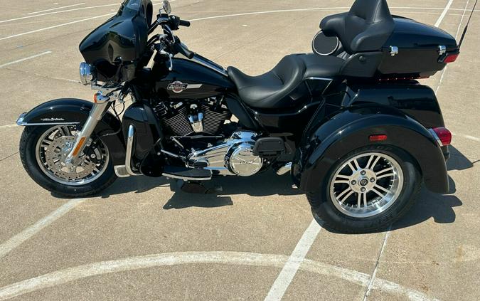 2024 Harley-Davidson Tri Glide Ultra Vivid Black