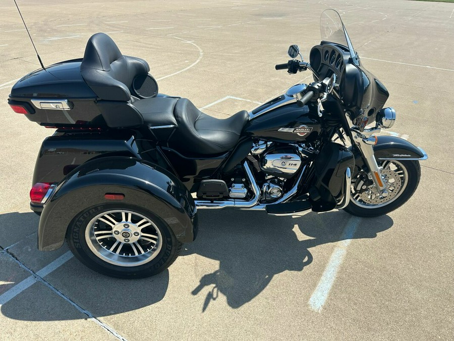 2024 Harley-Davidson Tri Glide Ultra Vivid Black