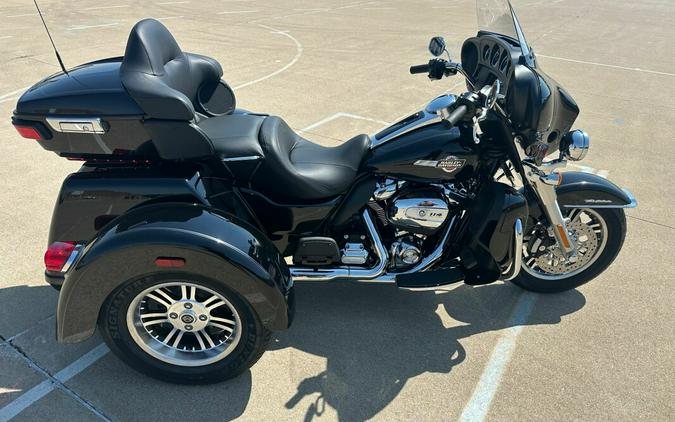 2024 Harley-Davidson Tri Glide Ultra Vivid Black