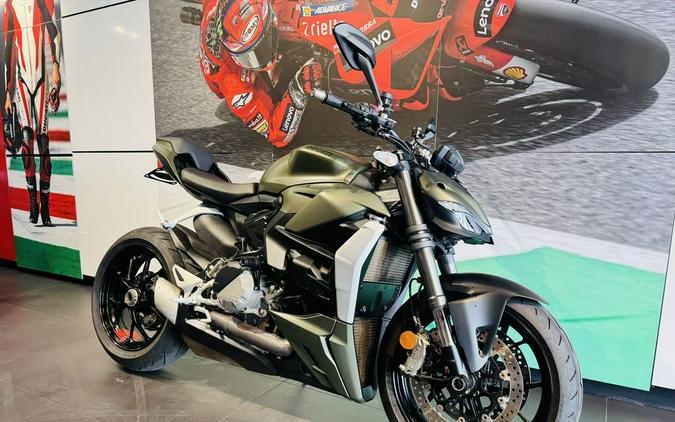 2023 Ducati Streetfighter V2 Storm Green