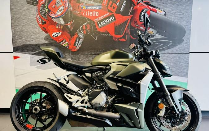 2023 Ducati Streetfighter V2 Storm Green