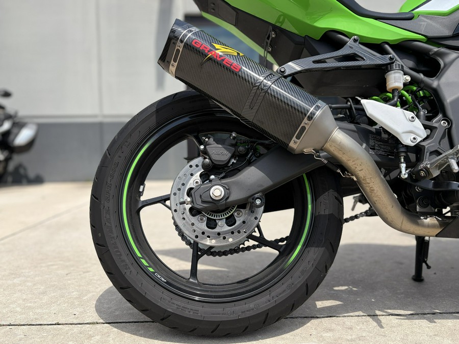 2025 Kawasaki NINJA ZX400