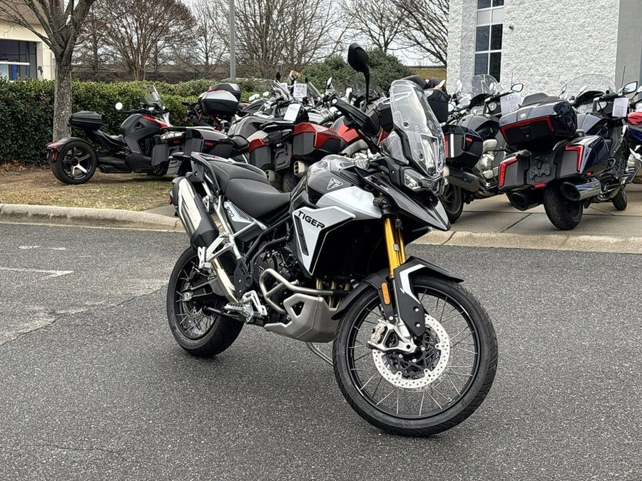 2025 Triumph Tiger 900 Rally Pro Carbon Black / Sapphire Black