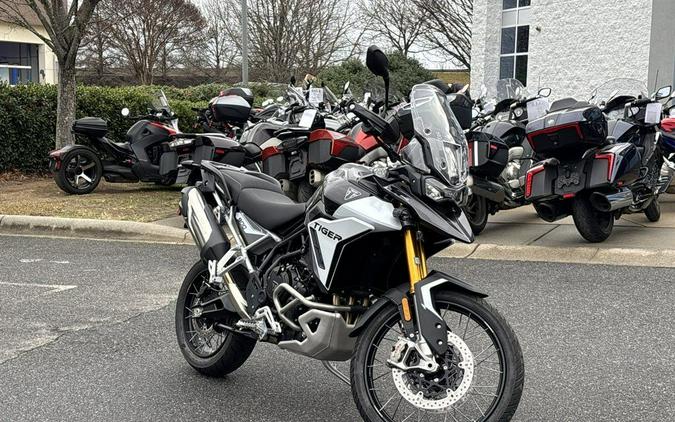 2025 Triumph Tiger 900 Rally Pro Carbon Black / Sapphire Black