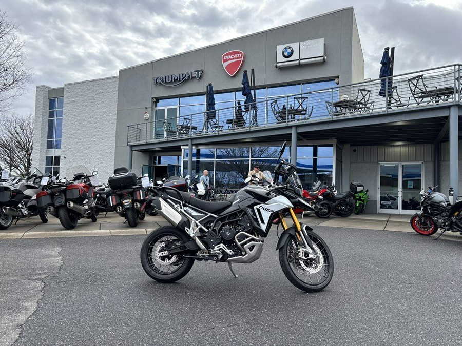 2025 Triumph Tiger 900 Rally Pro Carbon Black / Sapphire Black