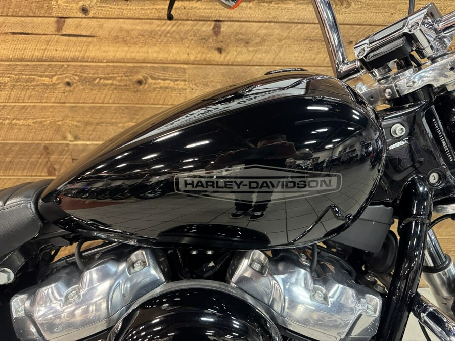 2022 HARLEY-DAVIDSON® SOFTAIL STANDARD VIVID BLACK FXST