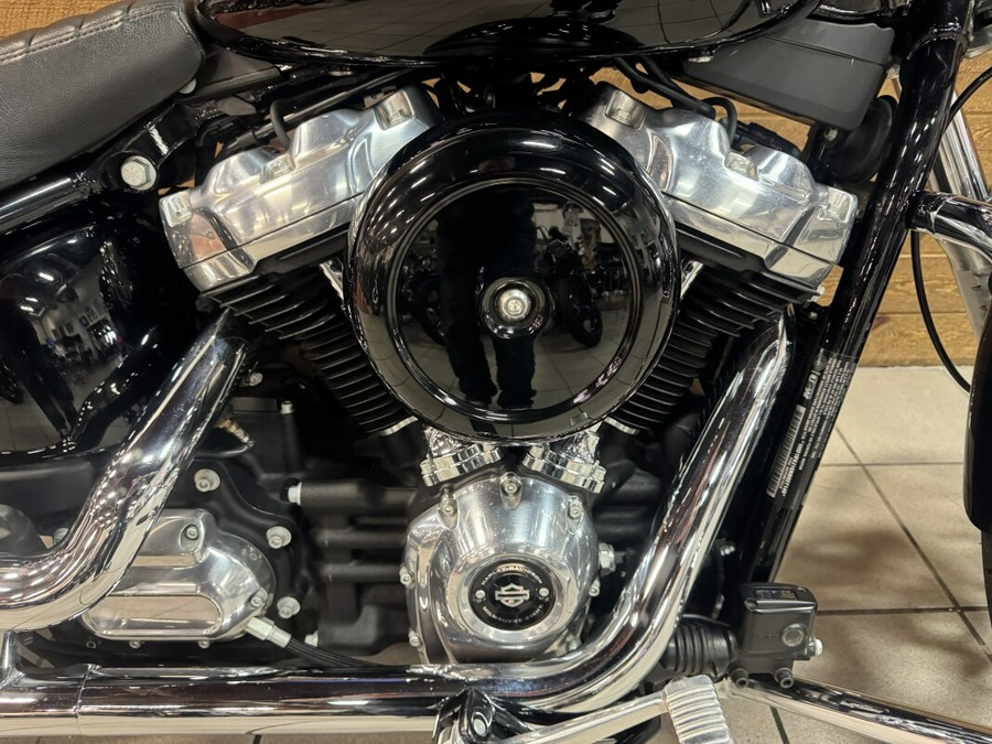 2022 HARLEY-DAVIDSON® SOFTAIL STANDARD VIVID BLACK FXST