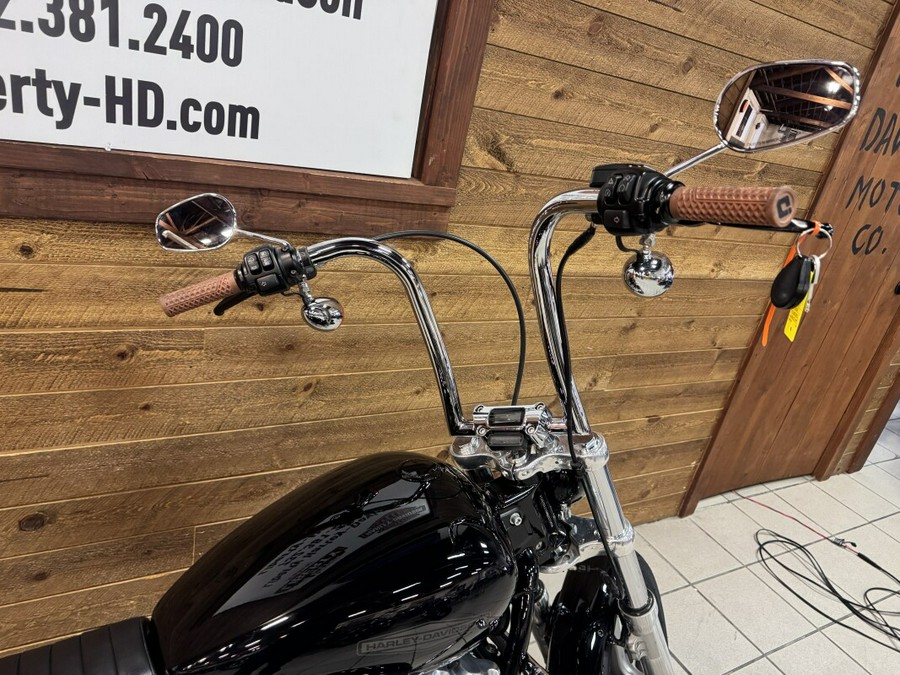 2022 HARLEY-DAVIDSON® SOFTAIL STANDARD VIVID BLACK FXST