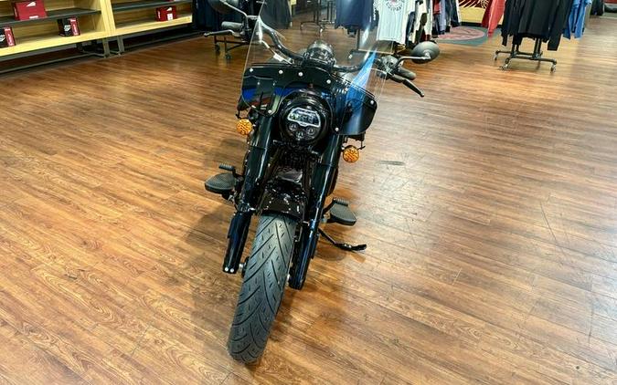 2025 Indian Motorcycle® Super Chief® Dark Horse® Black Metallic