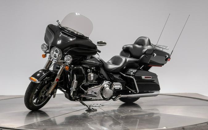 2015 HARLEY-DAVIDSON FLHTK LIMITED in Vivid Black