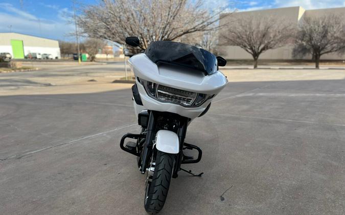 2024 Harley-Davidson® Road Glide® White Onyx Pearl - Black Finish