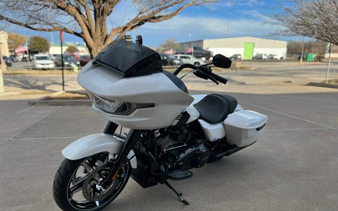 2024 Harley-Davidson® Road Glide® White Onyx Pearl - Black Finish