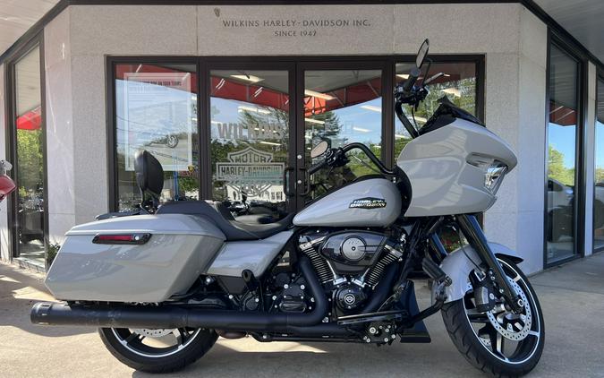 2024 Harley-Davidson Road Glide Billiard Gray - Black Finish