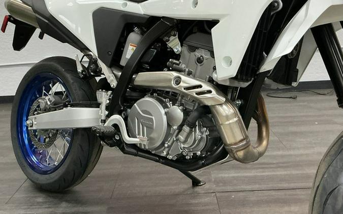 2025 Suzuki DR-Z4SM