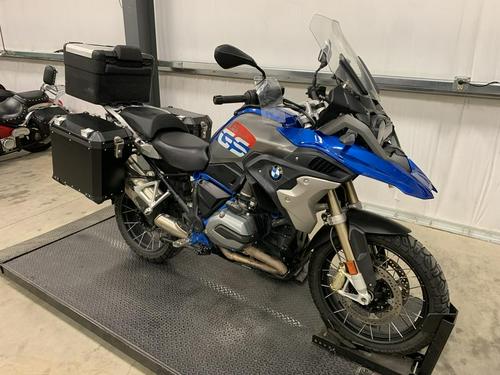 My unbiased review of the 2018 R1200GS Adventure as told by someone who has never ridden an adventure bike.