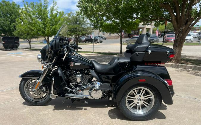 2024 Harley-Davidson® Tri Glide® Ultra Black