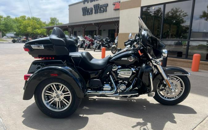 2024 Harley-Davidson® Tri Glide® Ultra Black