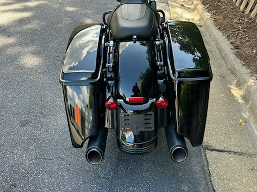 2022 Harley-Davidson Road Glide Special Vivid Black - Black Finish