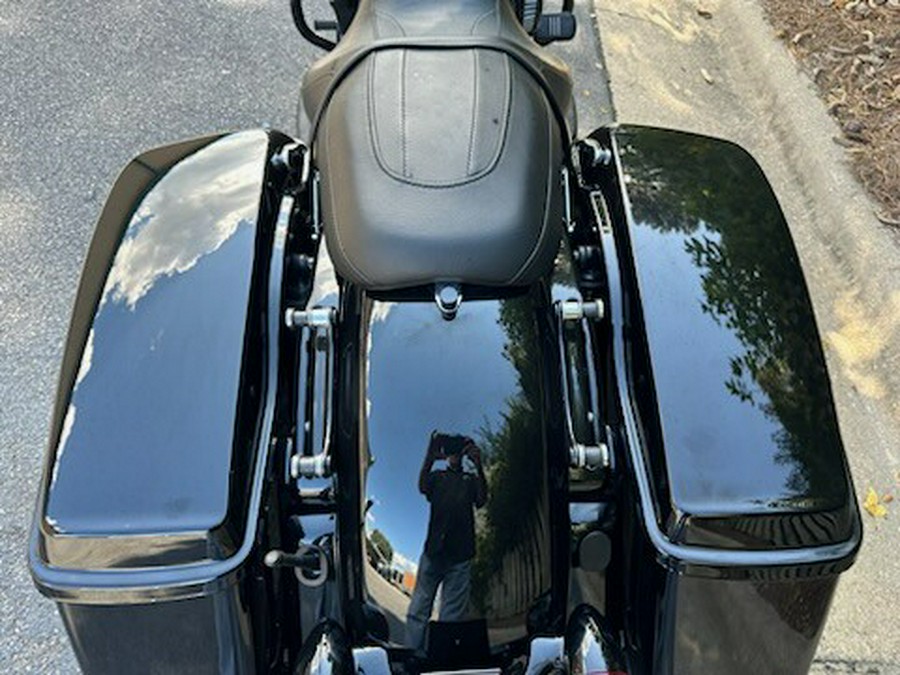 2022 Harley-Davidson Road Glide Special Vivid Black - Black Finish