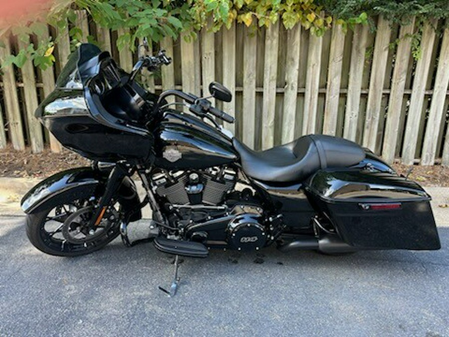 2022 Harley-Davidson Road Glide Special Vivid Black - Black Finish