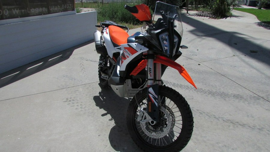 2025 KTM Adventure 890 R
