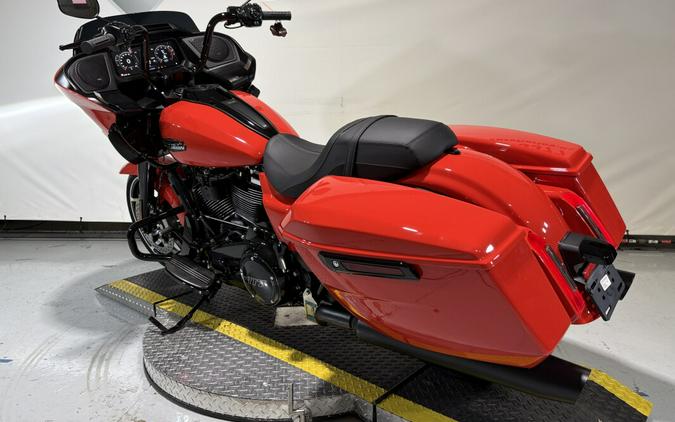 2026 Harley-Davidson® Road Glide® Blood Orange - Black
