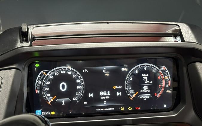 2026 Harley-Davidson® Road Glide® Blood Orange - Black