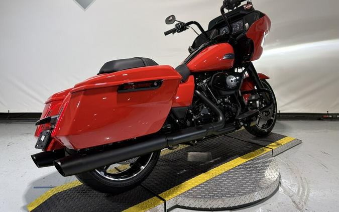 2026 Harley-Davidson® Road Glide® Blood Orange - Black