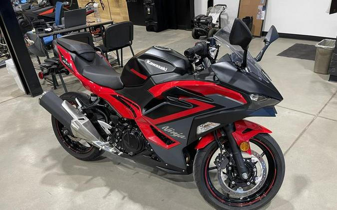 2025 Kawasaki Ninja® 500 ABS Passion Red/Metallic Flat Spark Black