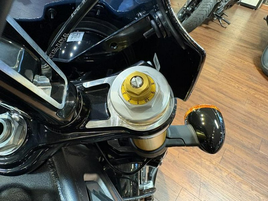 2026 Indian Motorcycle® 101 Scout® Black Crystal with Super Graphite