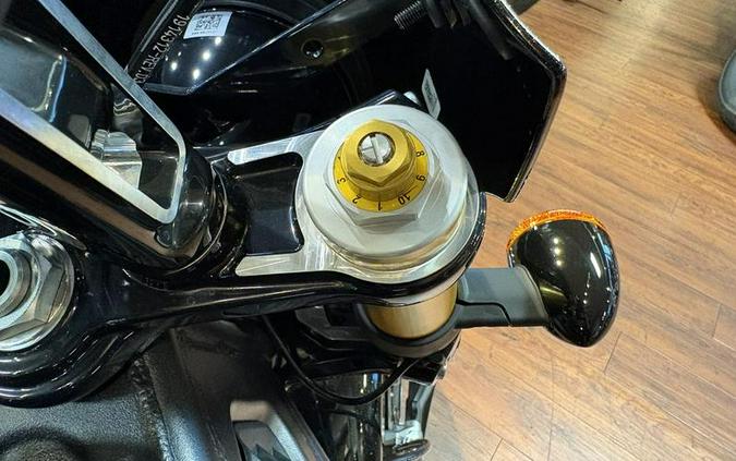 2026 Indian Motorcycle® 101 Scout® Black Crystal with Super Graphite