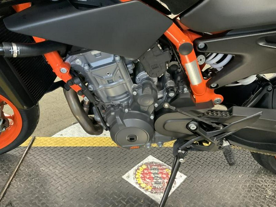 2023 KTM 890 Duke R