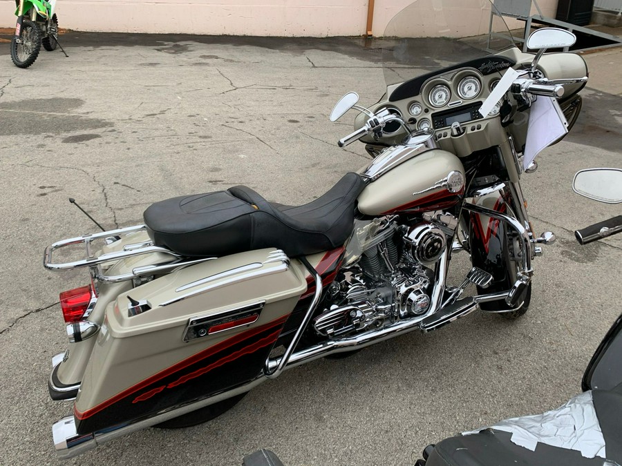 Pre-Owned 2006 Harley-Davidson Touring FLHTCUSE